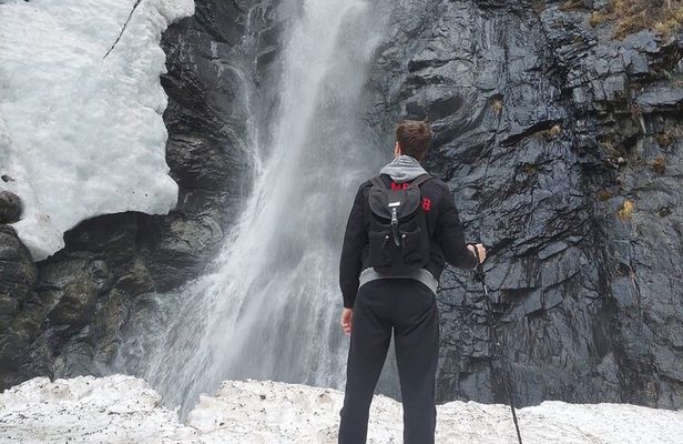 Kazbegi:Hiking to Gveleti Waterfall