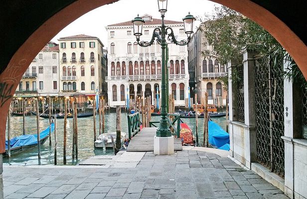 Venice highlights and hidden gems Small Group walking tour 