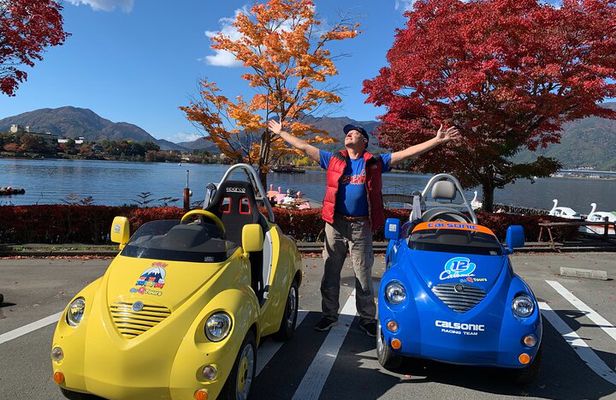 Cute & Fun E-Car tour following guide around Lake Kawaguchiko