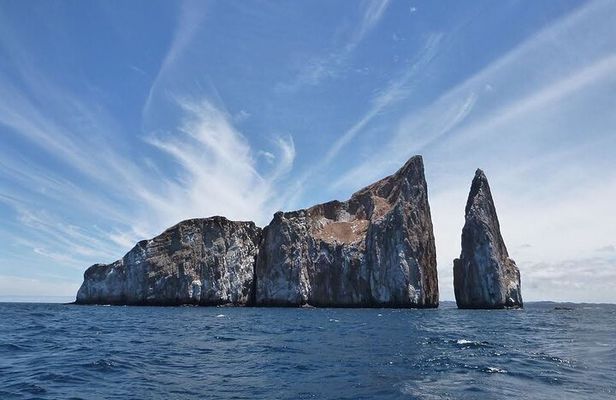 8-Day Galapagos Island Hopping Backpack Style: Los Tuneles and Kicker Rock