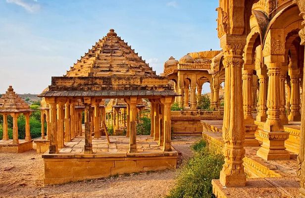 Visit Jaisalmer in Private Car with Guide Service