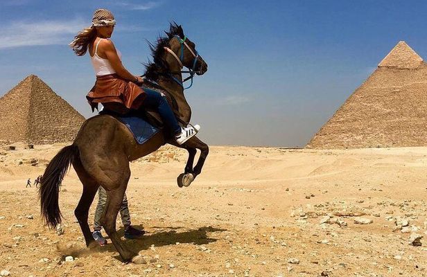 Private Tour to Giza Pyramids, The Sphinx and Cairo Museum
