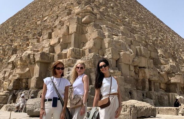 Cairo private tour ( the egyptian museum , Giza pyramids and Sphinx 