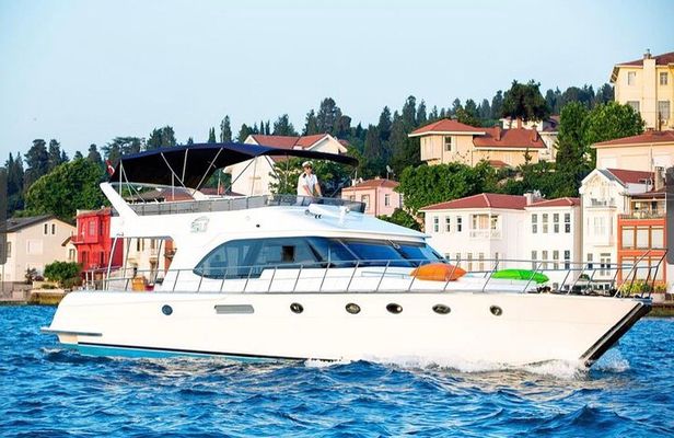 Luxury Boat Tour in Bosphorus with Hotel Transfers
