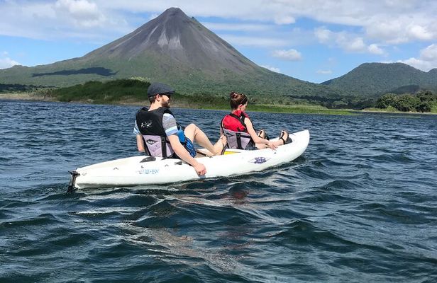 Aventura en Kayak en el Lago Arenal con Guía Local