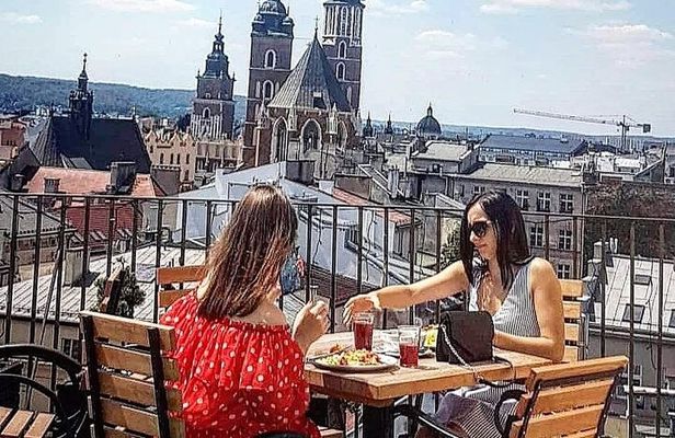 Early Good Morning Krakow Walking Tour with Traditional Breakfast