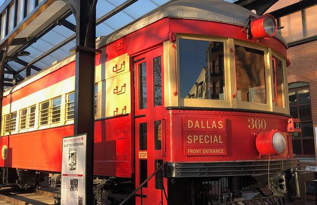 Downtown Plano Walking Tour with Food and Drink