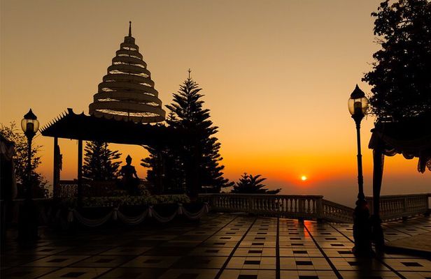 Sunrise Blessing Experience at Doi Suthep with Small Group 