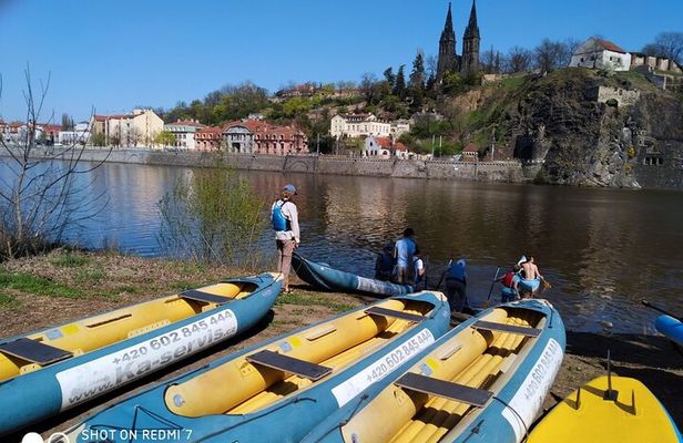 Canoe Prague – Splash into Fun!