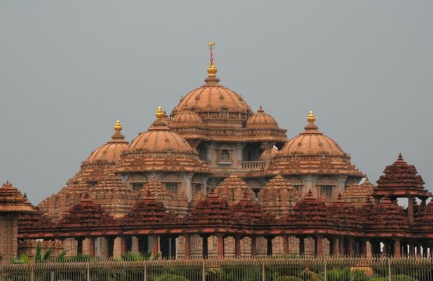 Akshardham Temple with Walk in the Green Paradise of Rajghat and Shanti Van