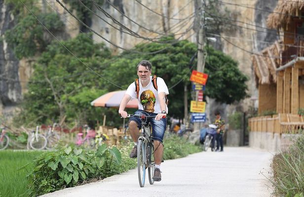 Ninh Binh luxury Day trip to Mua Cave, Tam Coc, Bich Dong, Boat & Bike