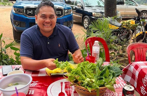 Ultimate Siem Reap Food Tour (10 Locals Tasting with Drinks & Transport)
