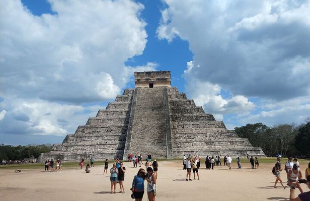Tour to Chichen Itza with Cenote Ikkil