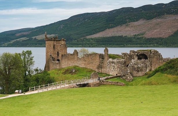 Loch Ness, Outlander and Highlands Private Chauffeur Tour from Inverness