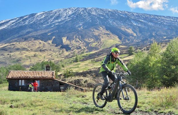 Complete tour of Etna by E-MTB