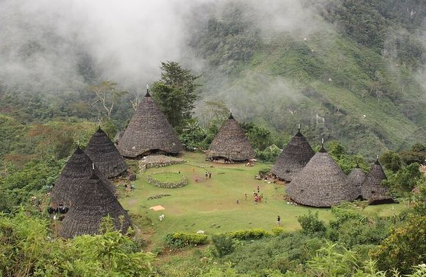 3-Day Group Adventure : Wae Rebo Village & Early Bird Komodo Tour