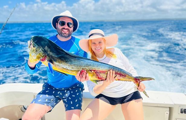 Fishing And Eating Straight From The Sea ( SAONA ISLAND AND PALMILLA)
