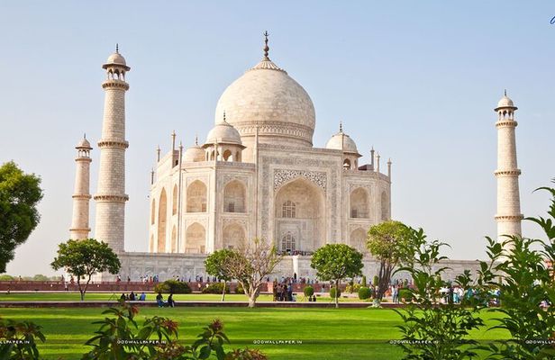 Same day Agra Tour from Delhi with Lunch at 5 Star Hotel