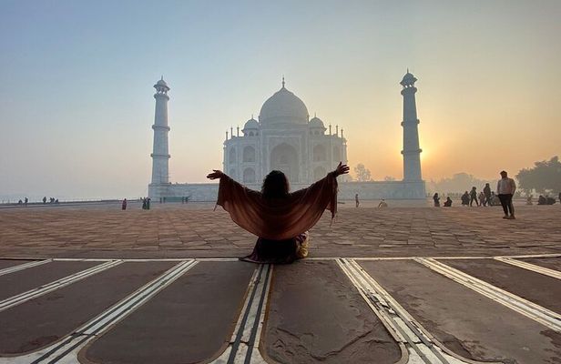 Sunrise Taj Mahal Tour By Car From Delhi ::-Private Tour