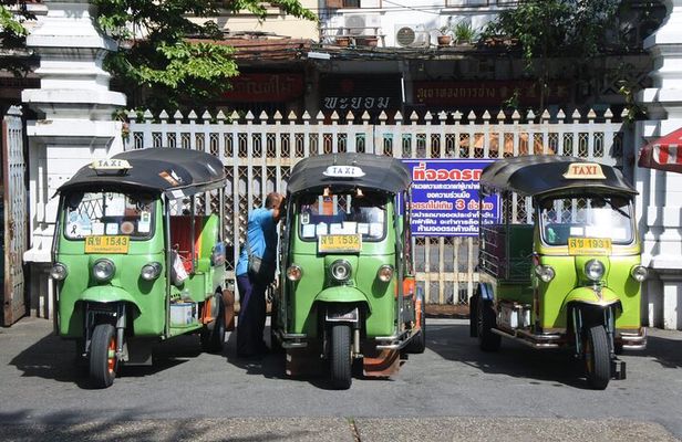 Bangkok: Michelin Guide Street Food Tour by Tuk Tuk