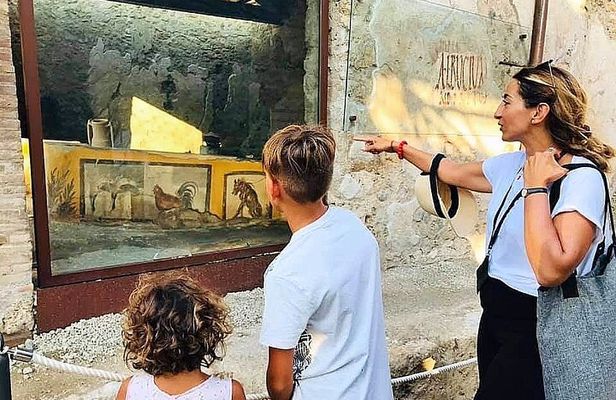 Pompeii Private Walking Tour with Expert and Authorized Guide