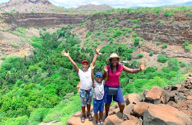 Santiago Island: 4-Hour Calabaceira Valley Hike & Guided Tour to Cidade Velha