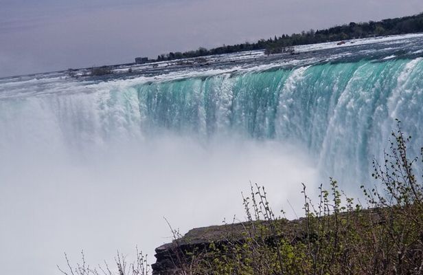 Niagara Falls Day Tour From Toronto with Fast track Niagara Cruise