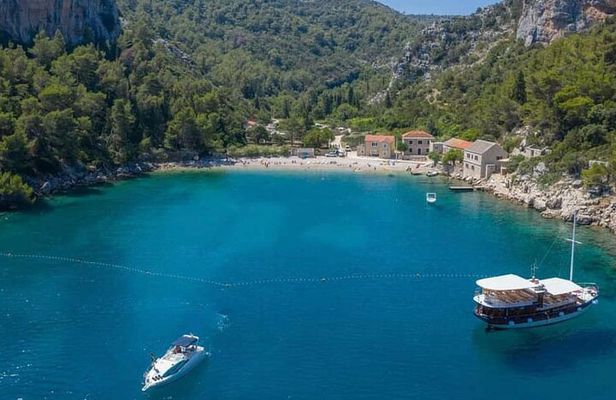 Hvar & Brač PRIVATE Speedboat: Cave, Blue Lagoon & Hidden Bays