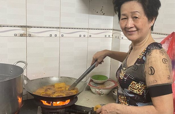 Private Cooking Class & Saigon Local Daily Life by Alleys