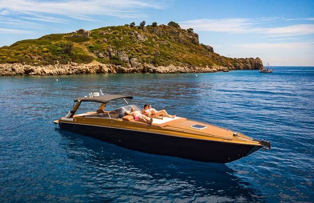 Shipwreck and Blue Caves Yacht Tour