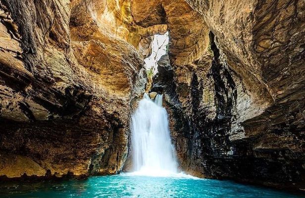 La Leona Waterfall Extreme Hiking -swimming tour