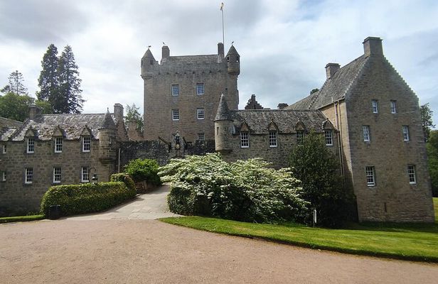 Inverness Tour-Cawdor Castle & Culloden Battlefield, ClavaCairns