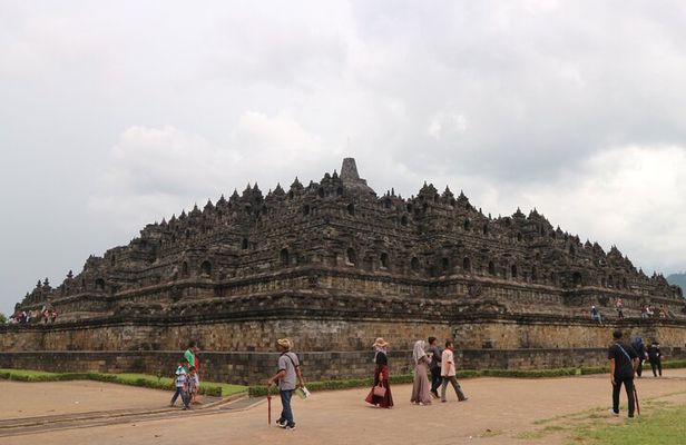 Borobudur Temple Tour