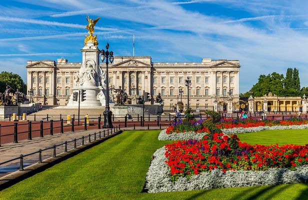 Buckingham Palace Exterior and Royal History Private Tour