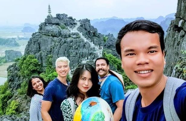 Full-Day Tour Hoa Lu, Tam Coc Boat Trip and Mua Cave