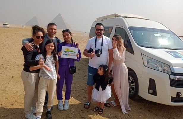 Hurghada: Cairo Pyramids, Sphinx & Egyptian Museum Day Trip