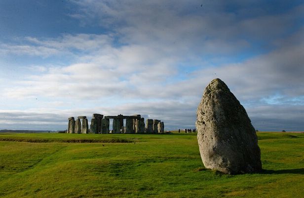 Private Tour to Stonehenge and Bath from London