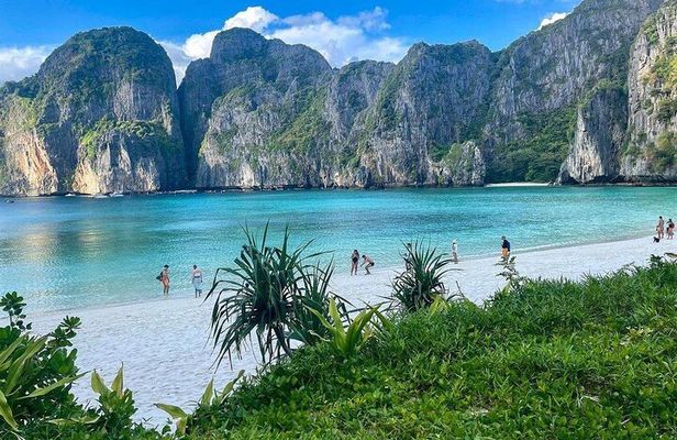 Phi Phi & Khai Islands Snorkeling Trip w/ Lunch and Fins by Speedboat