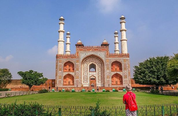 Sunrise Taj Mahal, Agra Fort, Akbar's Tomb and Moonlit Garden Private Tour