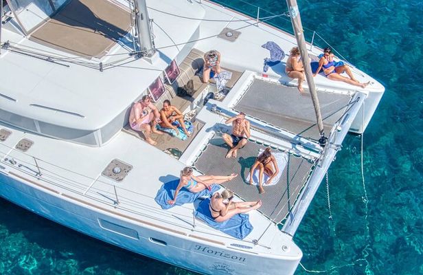 Deluxe Santorini Sailing with BBQ and Drinks Shared Tour
