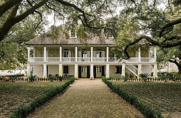 N’awlins Luxury: Whitney Plantation Tour with Transportation