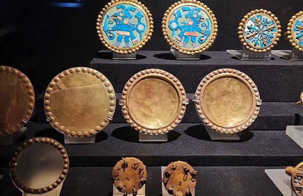 Guided Tour to the Larco Museum and Huaca Pucllana with Dinner or Lunch