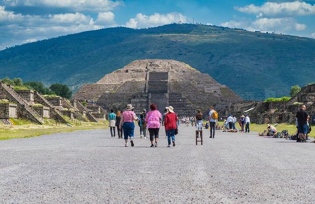 EXCLUSIVE TOUR Teotihuacan - small groups