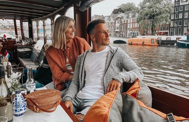 Amsterdam Small-Group Bike Tour With Canal Cruise, Drinks, Cheese