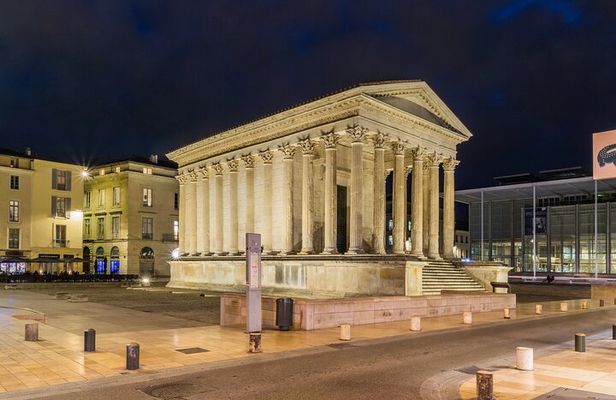 A Private Guided Historical and Cultural Tour in Nîmes