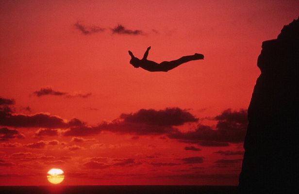 High Divers DeLuxe Three Course Dinner + Two Drinks plus SUNSET