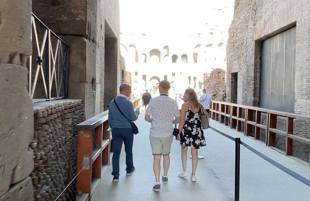 Colosseum Arena Express Tour with Forum & Palatine Access
