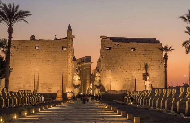Amazing Luxor East and West Bank Guided Tour with Lunch From Luxor Airport/Hotel
