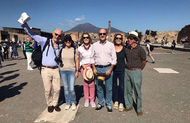Private half-day tour with expert guide in the archaeological site of Pompeii