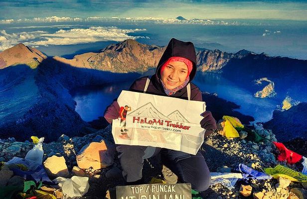 Mt Rinjani Trekking 2 Days 1 Night Summit